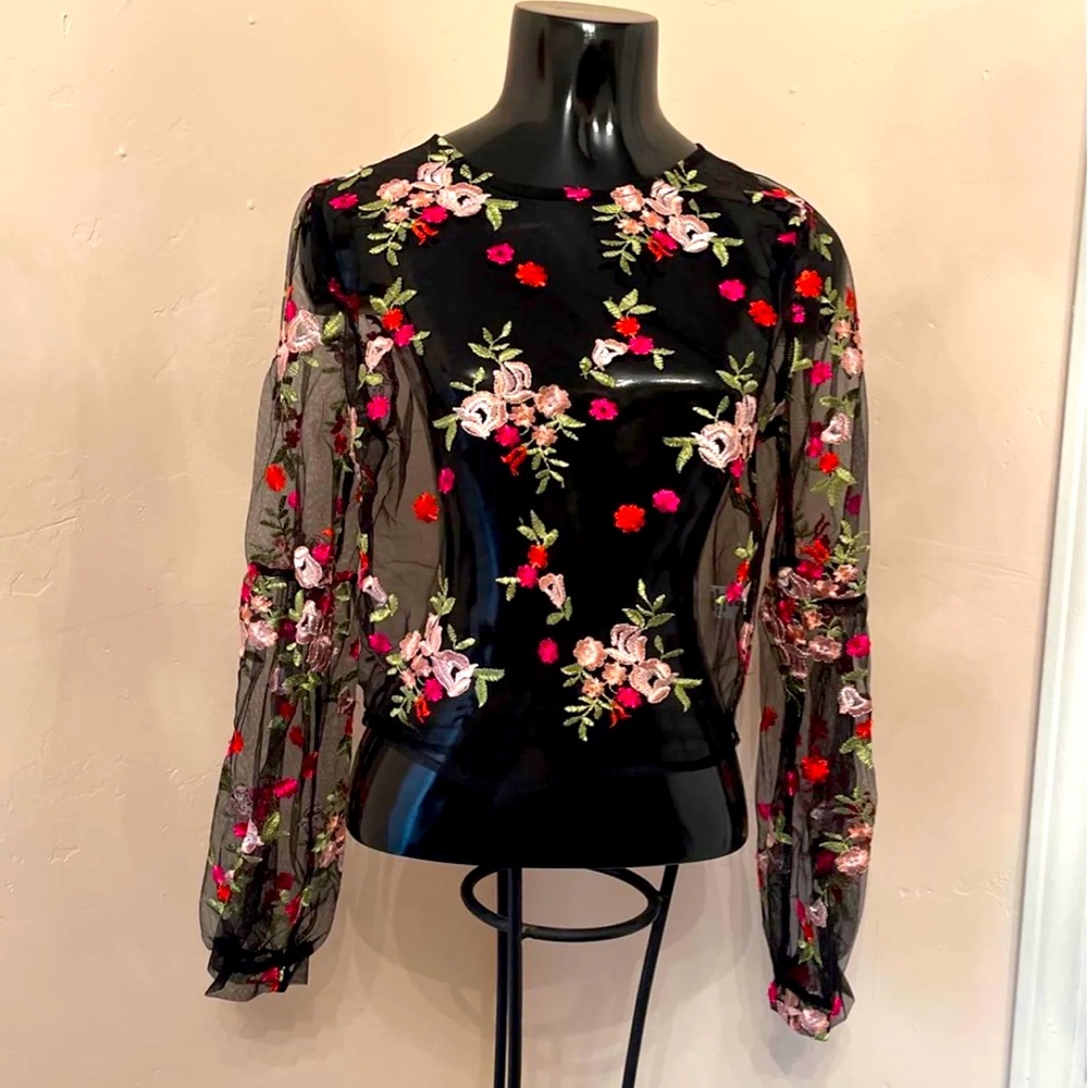 Super cute woman’s top